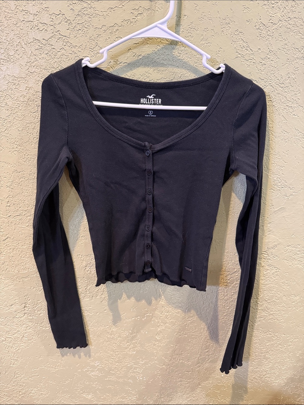 Hollister Black Ribbed Button-Front Scoop Neck Long Sleeve Top